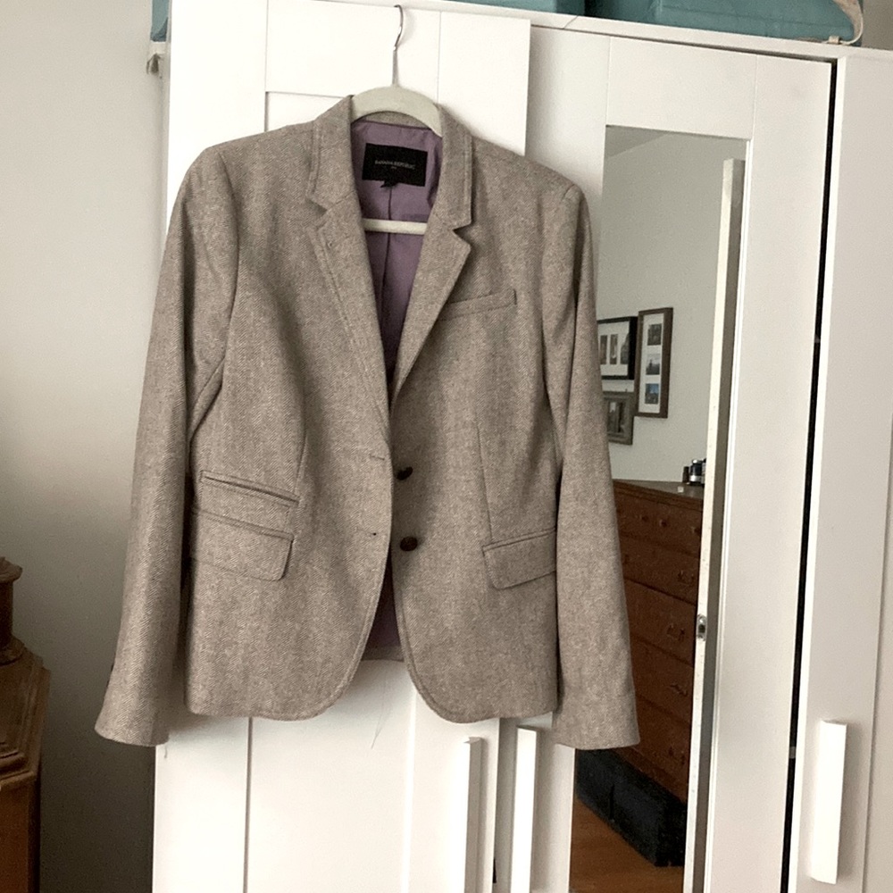 Banana Republic size 8 herringbone neigh and cream